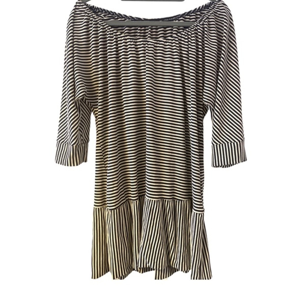 Hazel‎ striped blouse. Crewneck with ruffle bottom. XS EUC